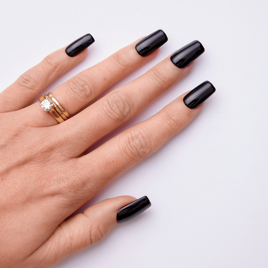 Lola Lee GP041 gel polish on a manicure