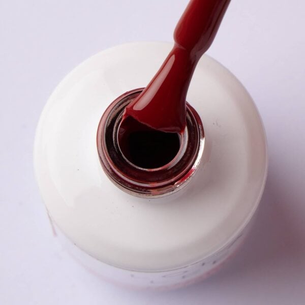 Brush displaying the rich brown-red shade of Mocha Choca